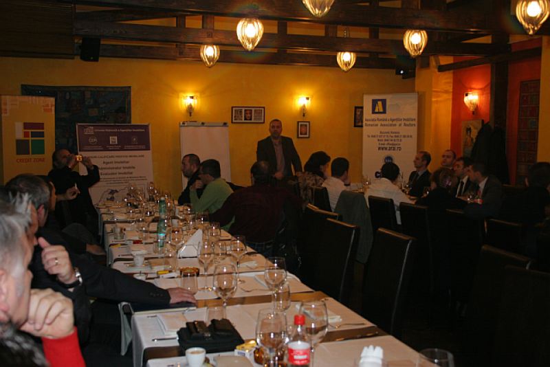 Cafeneaua Imobiliara. Organizatori U.N.A.I & A.R.A.I,  Bucuresti 19.11. 2009 (Click pe Poza)
